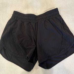 Lululemon Track That Mid-Rise Short, size 10